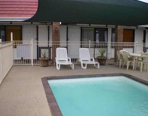 Tudor House Motel - Tourism Canberra 0