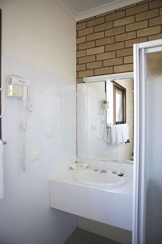 Tudor House Motel - Tourism Canberra 2