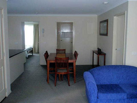 Victoria Lodge Motor Inn & Serviced Apartments - Tourism Canberra 1