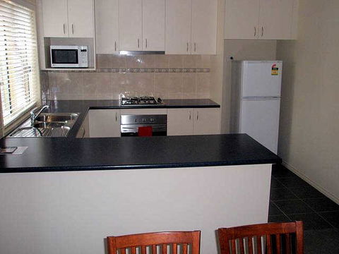Victoria Lodge Motor Inn & Serviced Apartments - Tourism Canberra 2
