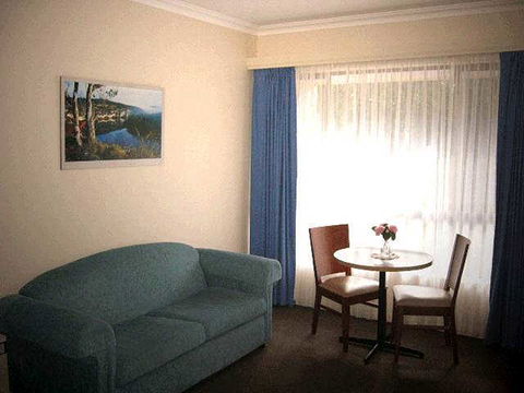 Victoria Lodge Motor Inn & Serviced Apartments - Tourism Canberra 0