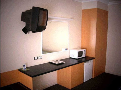 Victoria Lodge Motor Inn & Serviced Apartments - Tourism Canberra 3