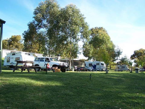Weir Caravan Park Robinvale - Tourism Canberra 0
