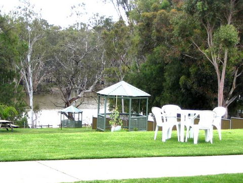 Weir Caravan Park Robinvale - Tourism Canberra 3