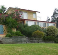 Whitby on Wallis Lakefront Holiday Cottage - Tourism Canberra