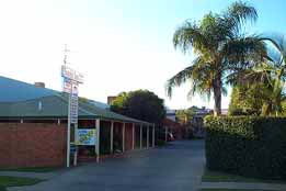 Yambil Inn Motel - Tourism Canberra 0