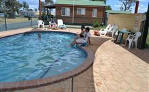 Holbrook Motor Village - Tourism Canberra 0