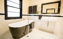 The Commercial Boutique Hotel - Tenterfield - Tourism Canberra 0