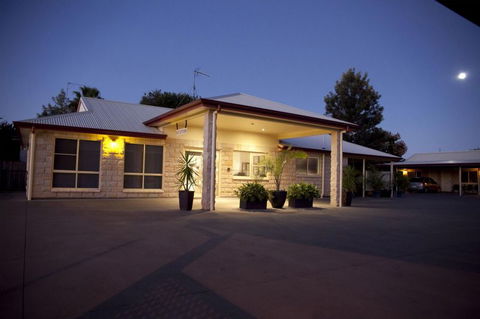 White Gums Motor Inn - Tourism Canberra 6