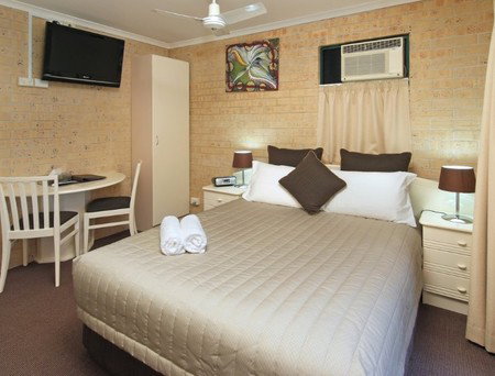 Edmondstone Motel - Tourism Canberra 1
