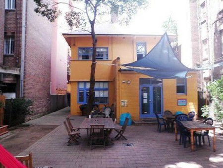 Blue Parrot Backpackers - Tourism Canberra 4