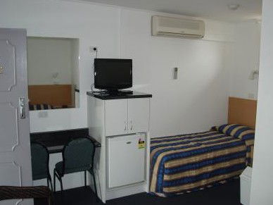 Tally Ho Motor Inn - Tourism Canberra 3