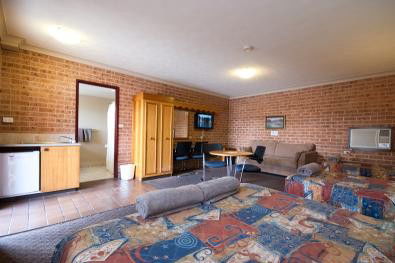 Blue Gum Motor Inn - Tourism Canberra 1