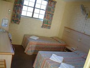 Shamrock Hotel Motel - Tourism Canberra 1