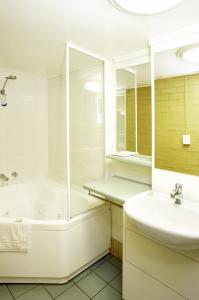 Shamrock Hotel Motel - Tourism Canberra 2