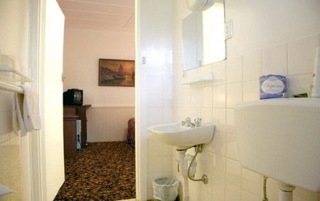 Titania Motel - Tourism Canberra 3