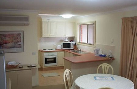 Charlotte Apartments - Tourism Canberra 0