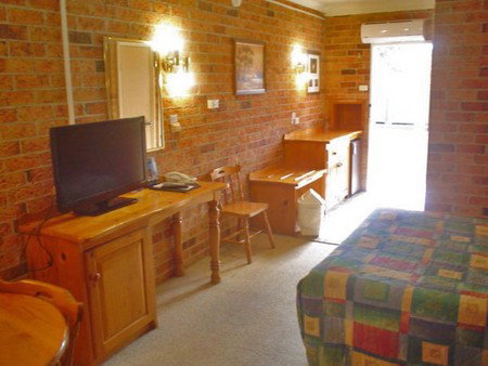 Coachmans Rest Motor Lodge - Tourism Canberra 0