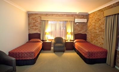 Endeavour Court Motor Inn - Tourism Canberra 5