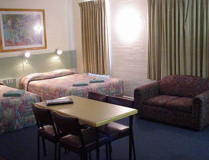Mid Town Motor Inn - Tourism Canberra 3