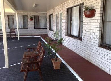Sapphire City Motor Inn - Tourism Canberra 1