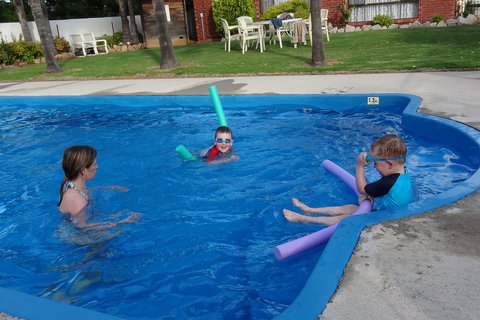 Federation Motor Inn - Tourism Canberra 1