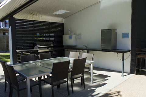 The Bay Apartments - Tourism Canberra 0