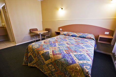 Parkville Motel - Tourism Canberra 3