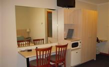 Tudor Inn Motel - Hamilton - Tourism Canberra 0