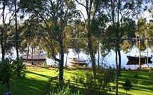 Between Waters B And B - - Tourism Canberra 1