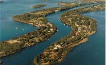 Between Waters B And B - - Tourism Canberra 0