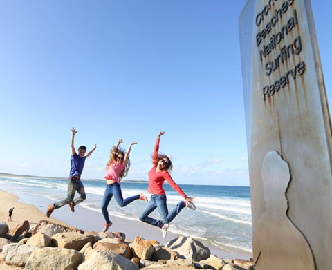 Sydney, Cronulla Beach YHA - Tourism Canberra 9