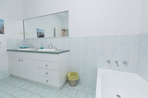 Cranford Waterfront Cottage - Tourism Canberra 3