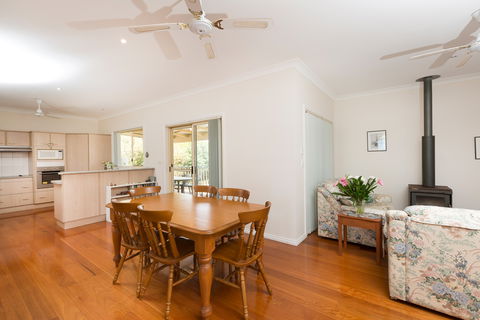 Cranford Waterfront Cottage - Tourism Canberra 6