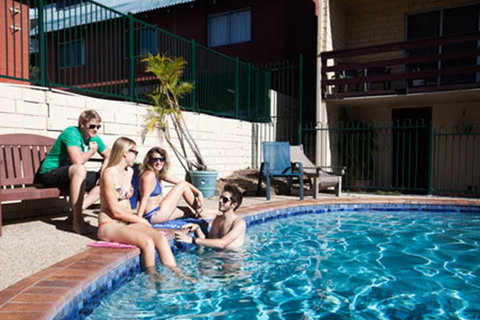 Airlie Beach YHA, Whitsundays - Tourism Canberra 6