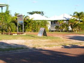 Gee-Dees Family Cabins - Tourism Canberra 1