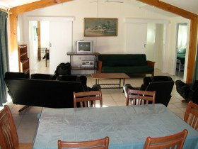Gee-Dees Family Cabins - Tourism Canberra 3