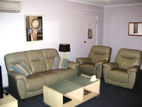 The Burlington Holiday Apartments - Tourism Canberra 3