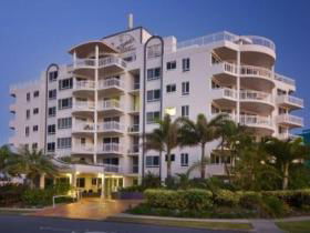 Beachside Resort - Tourism Canberra 0