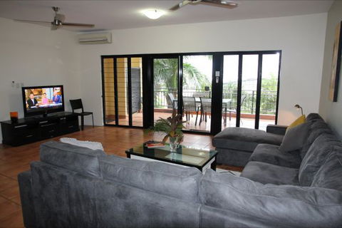 Darwin Deluxe Apartments - Tourism Canberra 0