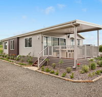 The Lake House Rothbury - Tourism Canberra