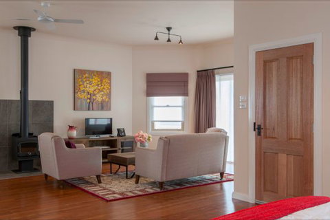 The Nest At Gundaroo - Tourism Canberra 1