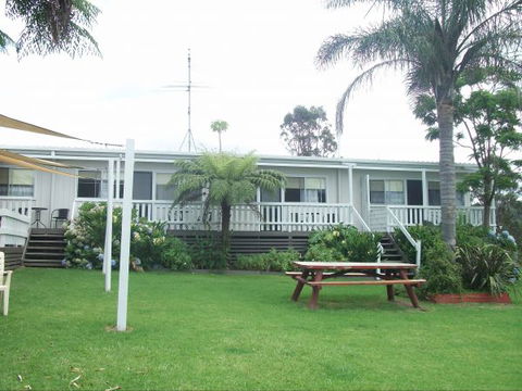 Top Of The Lake Holiday Units - Tourism Canberra 2