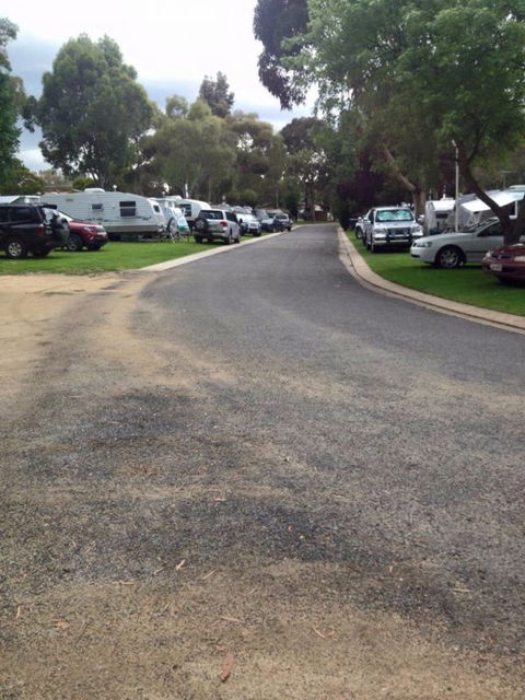 Young Caravan Tourist Park - Tourism Canberra 3