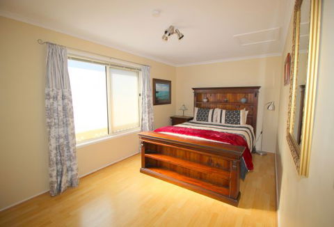 Christies Cottage For Holidays And Relocations. - Tourism Canberra 20