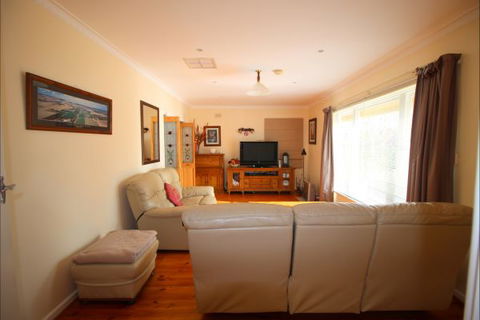 Christies Cottage For Holidays And Relocations. - Tourism Canberra 16