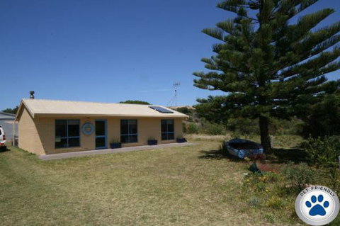 LJ Hooker Goolwa Holiday Rentals - 15 Eaton Avenue, Goolwa Beach - Tourism Canberra 0