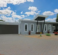 Poolside - Tourism Canberra