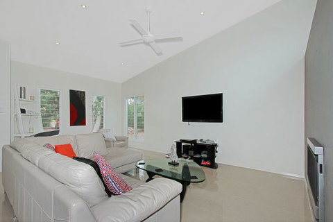 Poolside - Tourism Canberra 1