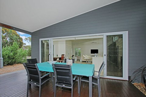 Poolside - Tourism Canberra 5